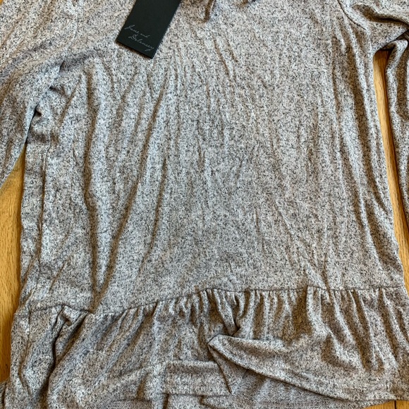 Jane and Delancey super soft hooded top. Small - Picture 9 of 13